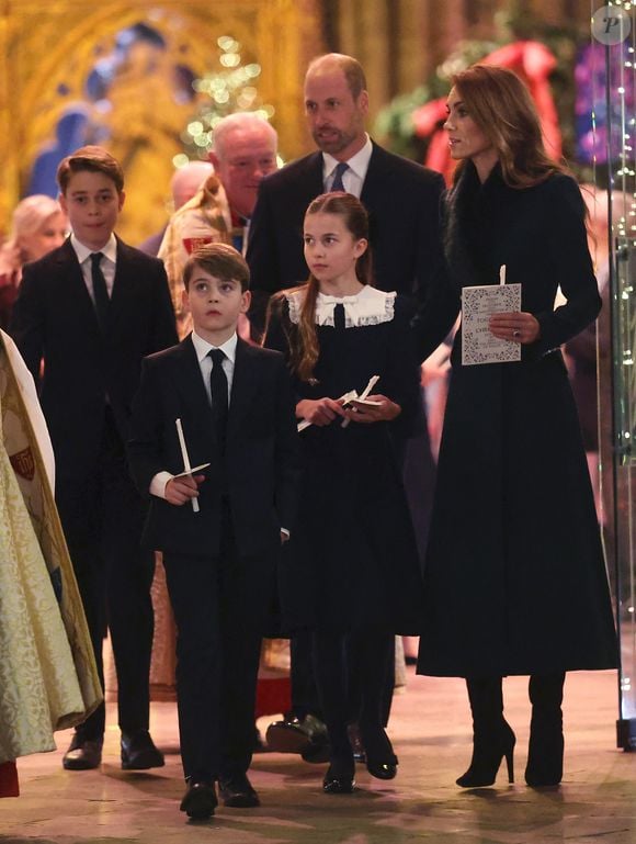 Le prince William, Kate Middleton, et leurs enfants George, Charlotte et Louis, assistent au 5e concert de chants de Noël "Together at Christmas" à l'abbaye de Westminster à Londres, le 5 décembre 2025. PA Photo/ Bestimage