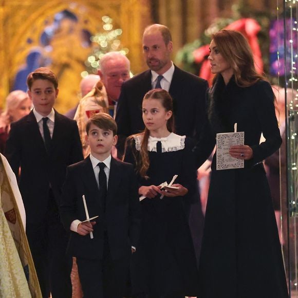 Le prince William, Kate Middleton, et leurs enfants George, Charlotte et Louis, assistent au 5e concert de chants de Noël "Together at Christmas" à l'abbaye de Westminster à Londres, le 5 décembre 2025. PA Photo/ Bestimage