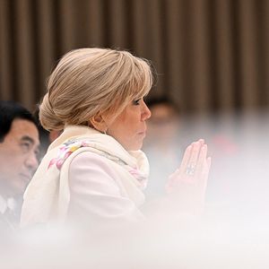 Brigitte Macron lors d'un dîner d'État au Centre international des congrès de Hanoi, au Vietnam, le 26 mai 2025. © Jeanne Accorsini / Pool / Bestimage