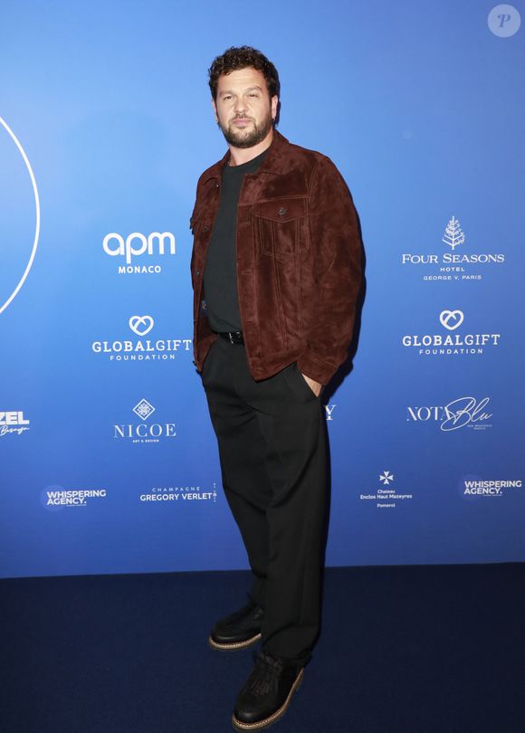 Claudio Capéo a une carrière couronnée de succès et il est très occupé.

Claudio Capéo - Photocall du Global Gift Gala Paris à l'hôtel Four Seasons George V à Paris le 8 novembre 2025. © Marc Ausset-Lacroix/Bestimage