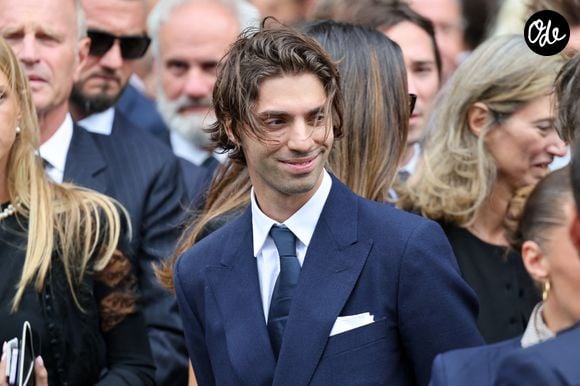 Carlo Agostinelli, le fils de la défunte - Sortie des obsèques de Mathilde Favier en l'église Saint-Sulpice à Paris le 31 aout 2026. © Dominique Jacovides-Cyril Moreau/Bestimage