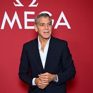 George Clooney au photocall de la soirée d'ouverture de l'Omega House à Milan, pendant les Jeux olympiques d'hiver de Milan-Cortina 2026, à Milan, Italie, le 8 février 2026. Max Montingelli/SGP/Bestimage