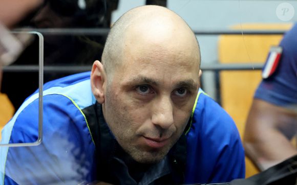 Cédric Jubillar arrive dans le box des accusés au tribunal d'Albi pour son procès pour meurtre par conjoint le 22 septembre 2025
© Dominique Jacovides / Bestimage