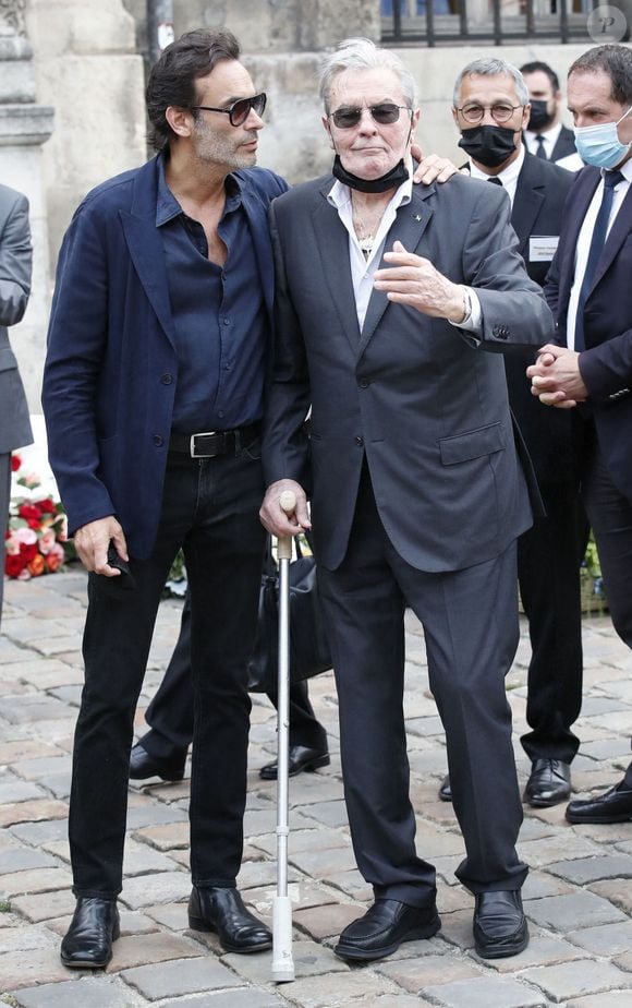 Alain Delon et son fils Anthony - Obsèques de Jean-Paul Belmondo en l'église Saint-Germain-des-Prés, à Paris le 10 septembre 2021.


© Cyril Moreau / Bestimage