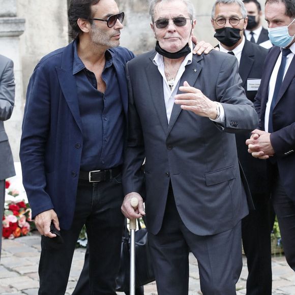 Alain Delon et son fils Anthony - Obsèques de Jean-Paul Belmondo en l'église Saint-Germain-des-Prés, à Paris le 10 septembre 2021.


© Cyril Moreau / Bestimage