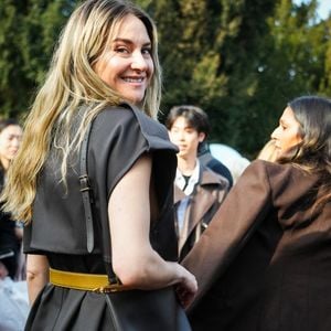 Shailene Woodley arrive au show Tod's pendant la fashion week de Milan le 28 février 2025© Lucia Sabatelli/Bestimage