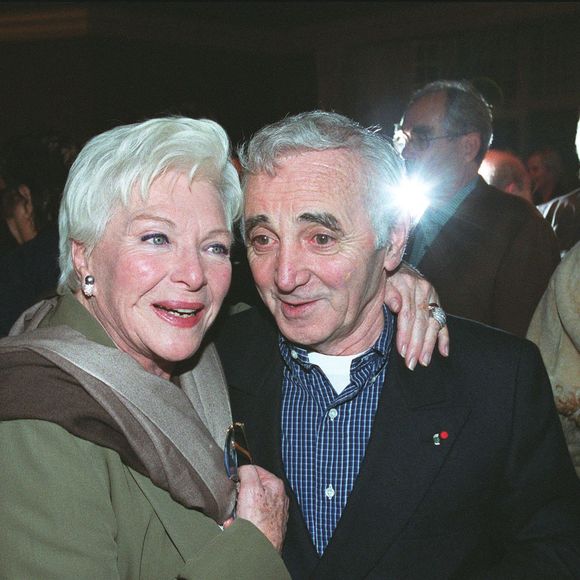 "Nous étions donc au Mandarin Oriental, et quand le moment est venu de choisir le vin, Charles Aznavour, en tant que grand spécialiste de vin, l'a choisi."

Line Renaud et Charles Aznavour - 80 ans de Raymond Devos au Théâtre Marigny.
BERTRAND RINDOFF PETROFF / BESTIMAGE