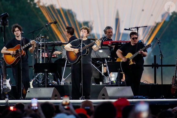 Alex Montembault - Soirée du "Grand Concert de la fête de la musique" au Jardin des Tuileries, autour de la vasque olympique, présentée par D. Bürki et M. Bouhafsi et retransmis en direct sur France 2 à Paris le 21 juin 2025. © Marc Ausset-Lacroix - Jack Tribeca - Christophe Clovis / Bestimage
