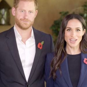 Grand changement pour le prince Harry et Meghan Markle.
Les membres de la famille royale britannique auto-exilés, le prince Harry et Meghan Markle (duc et duchesse de Sussex), sont apparus ensemble pour la première fois en trois mois dans une nouvelle vidéo.
Crédit : JLPPA / Bestimage