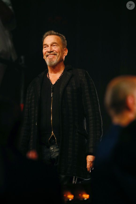 Exclusif - Florent Pagny - Concert "Corsu Mezu Mezu" à la Défense Arena à Paris, France. Le 28 octobre 2023.
© Christophe Clovis / Bestimage
"La Corse débarque à Paris ! » a eu lieu samedi 28 octobre 2023 à Paris La Défense Arena.
Ce spectacle est l’aboutissement de ce projet qui a vu naître des duos majestueux entre les plus belles voix de Corse et du continent sur des chansons incontournables du répertoire insulaire.
Des liens chaleureux, une culture partagée, plus de 600 000 albums vendus. Cette soirée chargée d’émotion restera à jamais unique et inoubliable pour ceux qui l'ont vécu sur scène comme dans la salle.