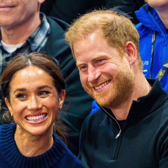 Le prince Harry, duc de Sussex et Meghan Markle, duchesse de Sussex, assistent à un match de basketball en fauteuil lors des "Invictus Games Vancouver Whistler 2025" à Vancouver, le 9 février 2025. Backgrid UK/ Bestimage