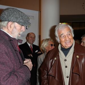 Jean-Pierre Marielle et Jean-Paul Belmondo lors du photocall du 12ème Gala 2017 de l'Association pour la Recherche sur Alzheimer à la salle Pleyel dans le 8ème arrondissement, à Paris, France le 30 janvier 2017. © Cyril Moreau/Bestimage