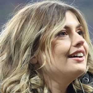 C'est la consécration pour Marine. 

Marine (Star Academy) chante "Les Corons" en hommage à Pierre Bachelet, pour le 20ème anniversaire de sa mort, lors du match de Ligue 1 McDonald's "Lens - Strasbourg (0-2)" au stade Bollaert-Delelis.