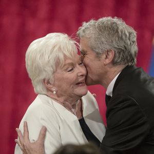 Line Renaud et Claude Sérillon lors d'une cérémonie de remise de prix au Palais de l'Elysée à Paris, France, le 22 mai 2014. Pool Photo Denis Allard/ABACAPRESS.COM