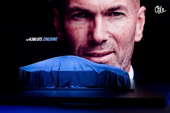 Zinedine Zidane pendant le Paris Motor Show le 12 octobre 2026 © MPS / PsnewZ / Bestimage