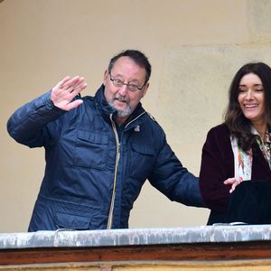Le célèbre acteur est d'ailleurs à retrouver ce vendredi 25 juillet 2025 sur TMC via le film culte "L'opération Corned-Beef" de Jean-Poiret.

Jean Reno et sa femme Zofia Borucka lors de la 164ème vente des Hospices de Beaune sous les Halles de Beaune le 17 novembre 2024. © Romain Doucelin / Bestimage