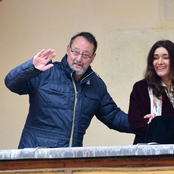 Le célèbre acteur est d'ailleurs à retrouver ce vendredi 25 juillet 2025 sur TMC via le film culte "L'opération Corned-Beef" de Jean-Poiret.

Jean Reno et sa femme Zofia Borucka lors de la 164ème vente des Hospices de Beaune sous les Halles de Beaune le 17 novembre 2024. © Romain Doucelin / Bestimage