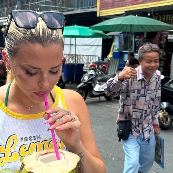 Kelly Vedovelli immortalise son nouveau voyage en Asie sur Instagram ( Capture d'écran - 2025)