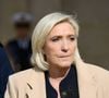 Marine Le Pen a 8 ans et habite alors dans un appartement cossu de la villa Poirier, dans le XVe arrondissement de Paris

Marine Le Pen - Hommage national pour l’amiral Philippe de Gaulle dans la cour d’honneur de l’Hôtel National des Invalides à Paris. Le 20 mars 2024.
© Jacques Witt / Pool / Bestimage