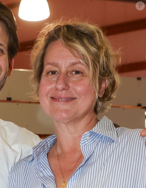 A rappeler que cet été dans les colonnes de "Paris Match", la célèbre cheffe italienne a révélé qu'elle était séparée de Paul Belmondo, le père de ses trois garçons.

Alessandro et Luana Belmondo, à la Halle Georges Brassens de Brive-la-Gaillarde, le 8 novembre 2024. Foire du Livre de Brive 2024. © Jean-Marc Lhomer / Bestimage