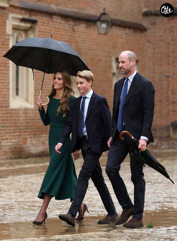 Le prince George de Galles, fait sa rentrée au collège d'Eton entouré de ses parents, le prince William, prince de Galles, et Catherine (Kate) Middleton, princesse de Galles, le 8 septembre 2026.  © PA Wire/PA Images / Bestimage