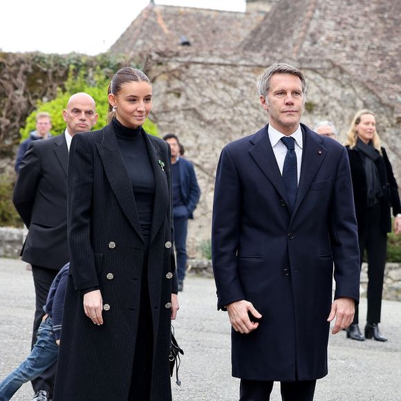 Exclusif - Vittoria de Savoie et son pére Emmanuel-Philibert de Savoie - La famille de Savoie s'est retrouvée à l'abbaye de Hautecombe lors d'une messe pour célébrer les 40 ans de la disparition du dernier roi régnant d'Italie, Humbert II de Savoie à Saint-Pierre-de-Curtille, le 18 Mars 2023. Ce fût l'occasion pour Vittoria de Savoie, princesse de Carignan et marquise d'Ivrée, fille ainée d'Emmanuel-Philibert de Savoie et de Clotilde Courau, d'honorer sa première sortie officielle. © Dominique Jacovides/Bestimage