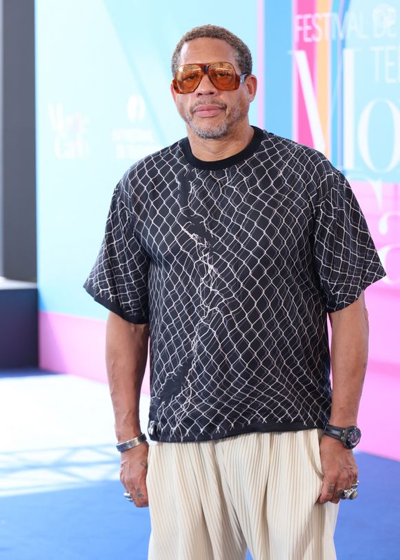 Les bouteilles sont commercialisées en ligne et chez certains cavistes indépendants, à des prix allant d'une cinquantaine d'euros à 145 euros.

JoeyStarr (Joey Starr) lors du 64ème Festival de télévision de Monte-Carlo, le 17 juin 2025. © Denis Guignebourg / Bestimage