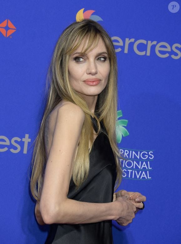 Angelina Jolie arrive à la 36e cérémonie des Palm Springs International Film Awards qui se tient au Palm Springs Convention Center le 3 janvier 2025. Photo by Tammie Arroyo/AFF/ABACAPRESS.COM