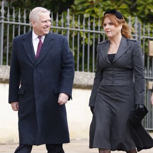 Le prince Andrew et Sarah Ferguson - Arrivées à la messe en hommage au roi Constantin II à la chapelle Saint George à Windsor le 27 février 2024. © Julien Burton / Bestimage