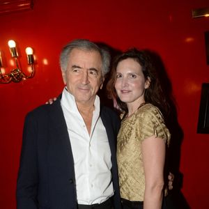 Ce livre lui a permis de clarifier certains éléments, mais elle reste dans le brouillard sur d’autres aspects émotionnels.
Bernard-Henri Lévy et sa fille Justine lors de la remise du prix littéraire Castel 2023 au restaurant Castel à Paris le 15 novembre 2023.
© Rachid Bellak / Bestimage