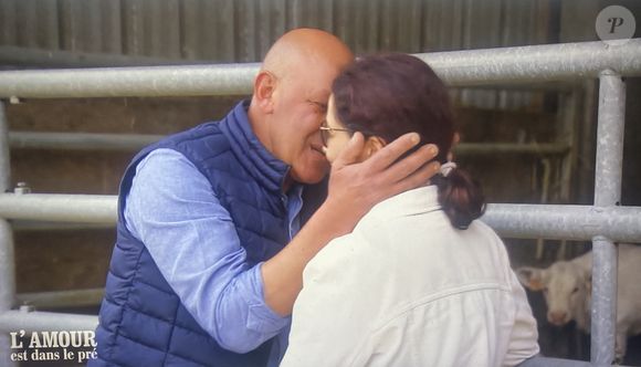 Aucun autre détail n'a filtré sur les circonstances de leur rupture

Renaud avec ses prétendantes Anne et Muriel dans "L'amour est dans le pré", M6
