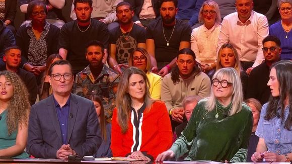 Dans les couloirs de France Télévisions, "des mallettes de fric" : une figure du groupe parle pour la première fois