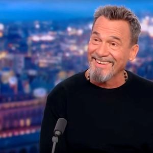 Florent Pagny, qui va beaucoup mieux, était l'invité de Gilles Bouleau aux 20 heures de TF1 le jeudi 16 novembre.
© Captute TV TF1 via Bestimage