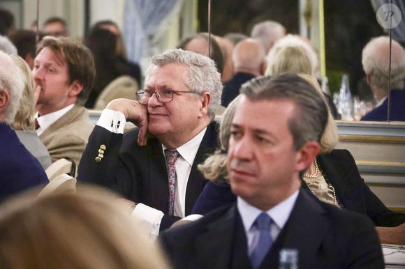 Il s'agit du dîner de la Revue des Deux Mondes au Cercle Interalliée.

Jean Veil - Dîner de La Revue des Deux Mondes au Cercle Interalliée avec en invité d’honneur Gerald Darmanin, Paris, France, le 3 novembre 2025. Les salons du Cercle Interallié ont fait salle comble ce soir-là, réunissant de nombreuses personnalités du monde de la politique, des affaires, du droit, de la culture ou encore de la diplomatie, venues écouter le garde des Sceaux. 
© Jack Tribeca / Bestimage
