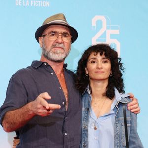 Après sa relation avec Isabelle Ferrer, mère de ses deux enfants Raphaël et Joséphine, Eric Cantona ne pensait pas refaire sa vie jusqu'au jour où il est tombé sur Rachida Brakni sur le tournage du film "L'Outremangeur"

Eric Cantona et Rachida Brakni - Photocall de la série "Brigade anonyme" lors de la 25ème édition du Festival de la fiction de la Rochelle le  © Denis Guignebourg / Bestimage