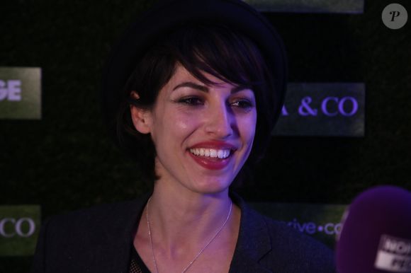 Jennifer Ayache lors de la soirée "Sandra and Co" pendant le 70 ème Festival International du film de Cannes, France, le 18 mai 2017.La suite sandra and co a accueilli l’aftershow de J. Ayache et son groupe Superbus. Une soirée magnifique ou on pu voir E. Herzigova se déhancher en compagnie de F. Beigbeder est venu faire une interview de S. De Matteis pour Canal +. S. Naceri a dansé avec J. Fraioli, Joséphine et A. Laffont. F. Onteniente, E. Wolinski , J.L. Tribes, O. Provost ou encore Kantaro étaient présents. © Denis Guignebourg/Bestimage