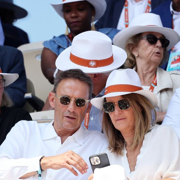 Pourtant, le mariage des deux tourtereaux aurait bien pu ne jamais se dérouler...

Julien Courbet et sa femme Catherine - Célébrités dans les tribunes des Internationaux de France de tennis de Roland Garros 2023 le 6 juin 2023. © Jacovides-Moreau/Bestimage