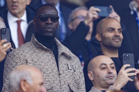 Omar Sy, Tony Parker - Célébrités dans les tribunes lors du match retour de la Ligue Des Champions 2024-2025 (LDC) "PSG - Arsenal" (2-1) au Parc des Princes à Paris le 7 mai 2025. © Cyril Moreau/Bestimage