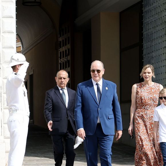 Sur Instagram, le palais princier de Monaco a partagé quelques clichés de cette journée importante sur le Rocher. 

Le prince Albert II de Monaco, la princesse Charlène et le prince Jacques et la princesse Gabriella - Cérémonie d'ouverture de la 6ème édition des Rencontres des Sites Historiques Grimaldi de Monaco, et remise des Trophées aux Officiels le 14 juin 2025. 
© Caudia Albuquerque / Bestimage