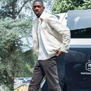 L'attaquant de l'Équipe de France Ousmane Dembélé est devenu le tout premier ambassadeur de la maison de haute parfumerie française Henry Jacques.

Ousmane Dembélé - Les joueurs de l'équipe de France de football arrivent à Clairefontaine pour un entrainement de préparation avant leur prochain match contre l'équipe de Gibraltar aux Éliminatoires du Championnat d'Europe. Baptiste Autissier / Panoramic / Bestimage