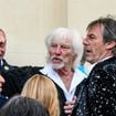 Dans sa demeure de Marly-le-Roi, cette légende vivante de la chanson s'agace : "Pour planter un drapeau français devant sa maison..."