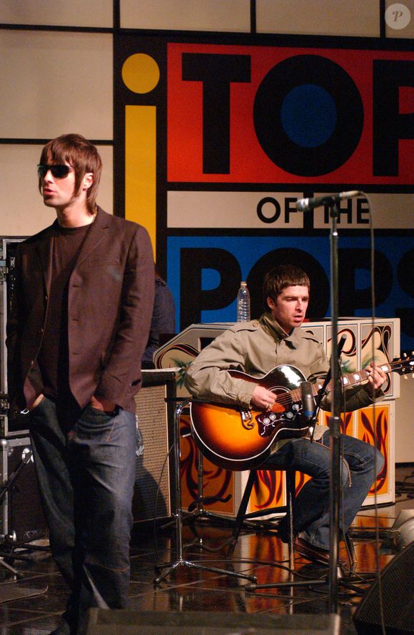 Noël et Liam Gallagher du groupe Oasis le 10 avril 2002  
©Alpha / Bestimage