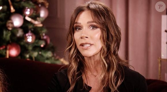 Épouse de David Beckham depuis la nuit des temps et mère de quatre sublimes enfants.

L'ancienne Spice girl devenue créatrice de mode Victoria Beckham a insisté sur le fait qu'elle n'avait jamais subi de chirurgie esthétique sur le nez. L'épouse de 48 ans de l'ancienne icône du football David Beckham a déclaré qu'elle avait été en proie à des rumeurs mais l'a révélée. © JLPPA/Bestimage