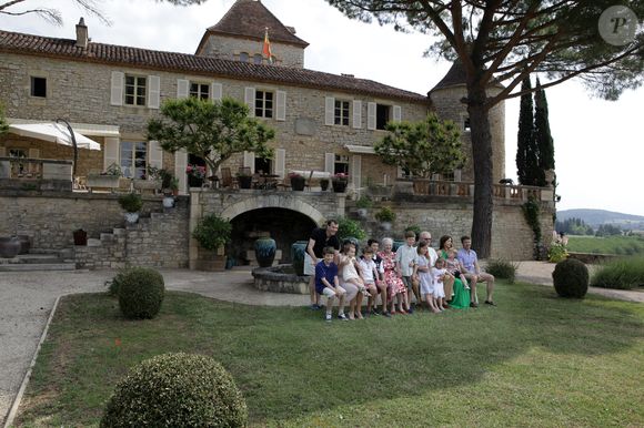 Le prince Felix, le prince Joachim, la princesse Mari, la princesse Athena, le prince Henrik, le prince Nikolai, la reine Margrethe, le prince Christian, le prince Henrik, la princesse Isabella, la princesse Josephine, la princesse Mary, la prince Vincent et le prince Frederik - Le prince Henrik de Danemark fête ses 80 ans en famille au château de Cayx (Caïx)  près de  Cahors en France, le 11 juin 2014.