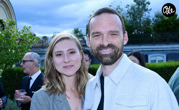 Alban Lenoir et sa nouvelle compagne - Réouverture du rooftop « L'heure dorée » de l'hôtel Peninsula à Paris le 10 juin 2026. © Rachid Bellak/Bestimage