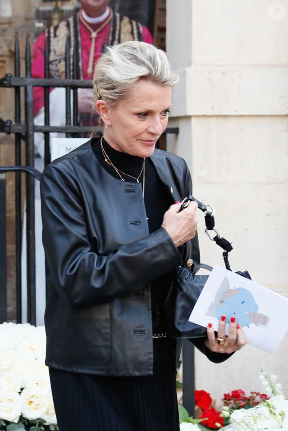 Sophie Davant - Sorties des obsèques de Philippe Labro dans l'église de Saint-Germain-des-Prés à Paris le 13 juin 2025. © Dominique Jacovides - Christophe Clovis / Bestimage