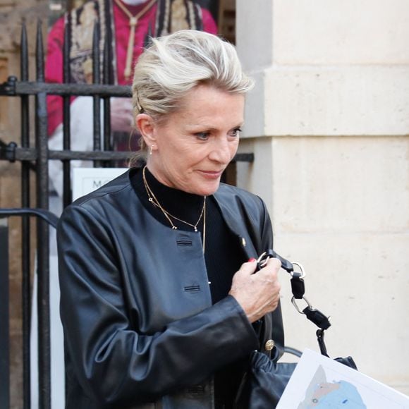 Sophie Davant - Sorties des obsèques de Philippe Labro dans l'église de Saint-Germain-des-Prés à Paris le 13 juin 2025. © Dominique Jacovides - Christophe Clovis / Bestimage