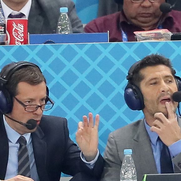 Les commentateurs Bixente Lizarazu et Grégoire Margotton lors de la 8ème de finale du match de coupe du monde opposant l'Angleterre à la Colombie au stade Spartak à Moscou, Russie, le 3 juillet 2018. L'Angleterre a gagné le match 4-3 aux tirs au but après un match nul 1-1. © Cyril Moreau/Bestimage