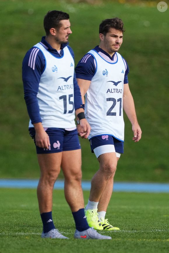 (R-L) Antoine Dupont de France et Thomas Ramos de France pendant la séance d'entraînement de l'équipe de France au Centre National de Rugby le 4 novembre 2025 à Marcoussis, France. Photo par Dave Winter/Icon Sport/ABACAPRESS.COM