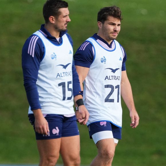 (R-L) Antoine Dupont de France et Thomas Ramos de France pendant la séance d'entraînement de l'équipe de France au Centre National de Rugby le 4 novembre 2025 à Marcoussis, France. Photo par Dave Winter/Icon Sport/ABACAPRESS.COM